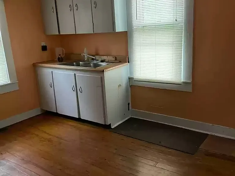 223 E Clara St — Photo 11