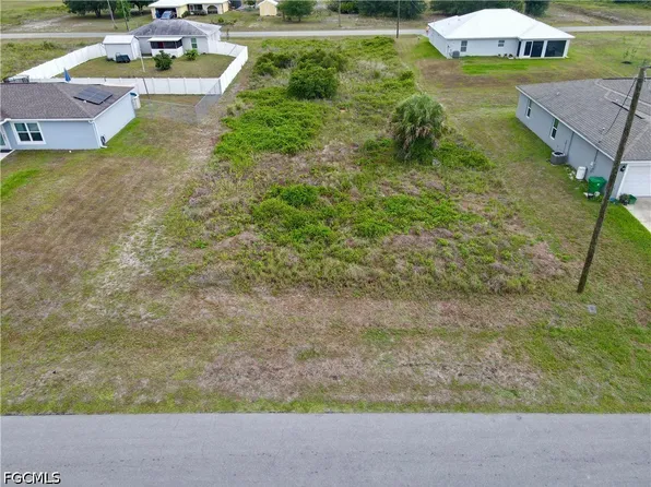 9042 Green Cir, Labelle, FL 33935