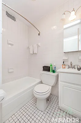 Rented by Mirador Real Estate | media 31