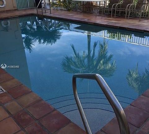 4th image of 4026 N Ocean Dr #10