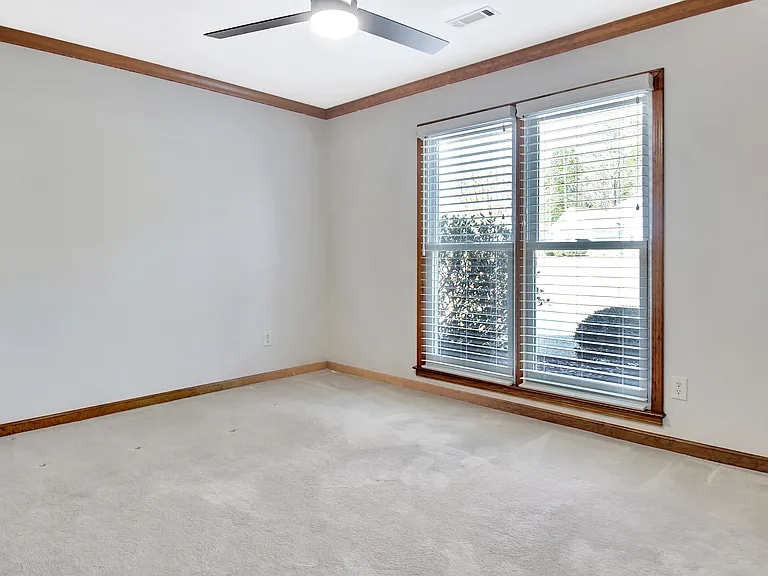 401 Tenterden Curv — Photo 30