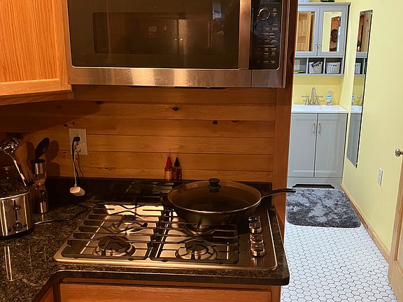 5th image of 1505 W Garden St #1