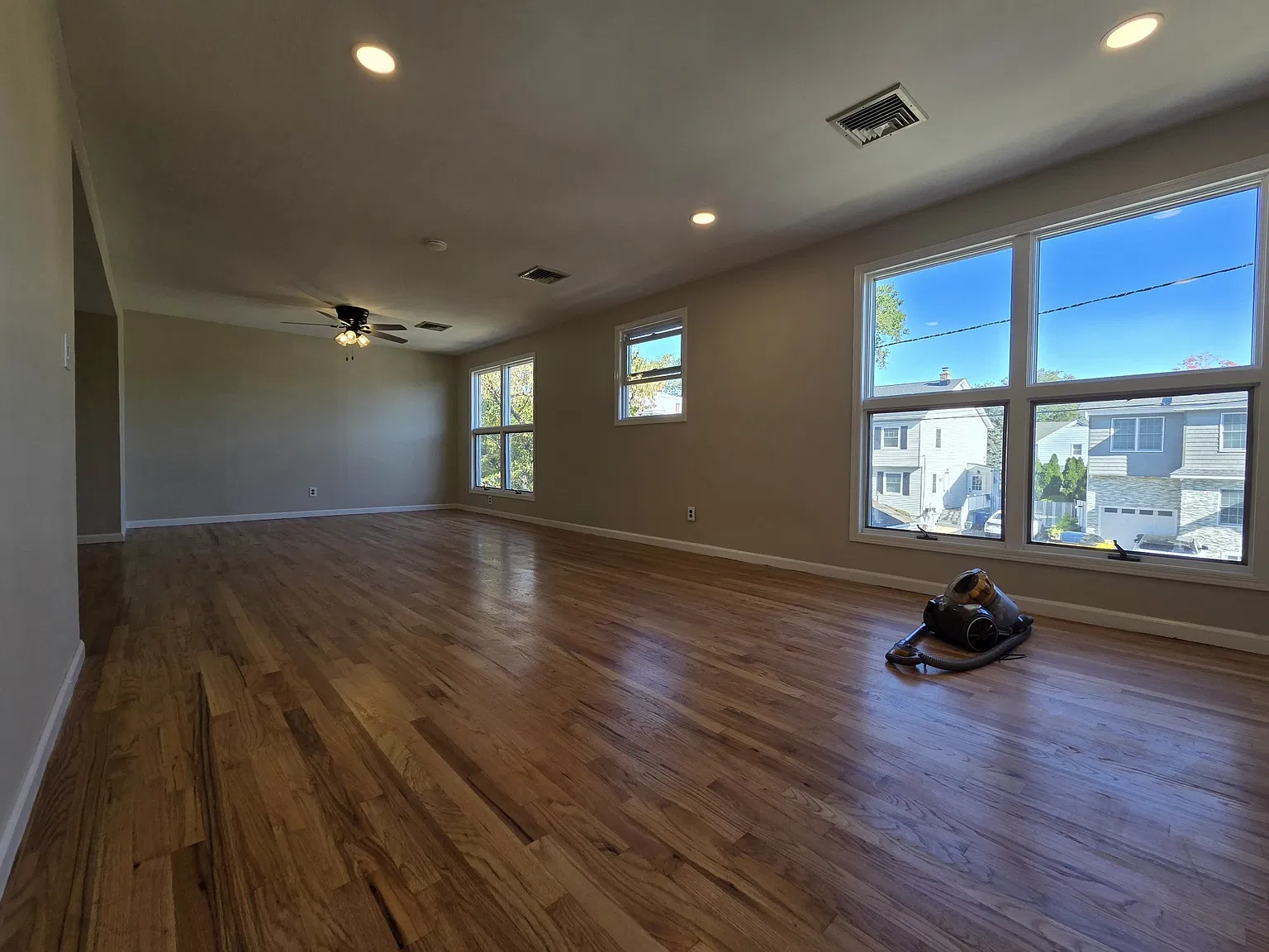 3 bed, $2,950 — Photo 2