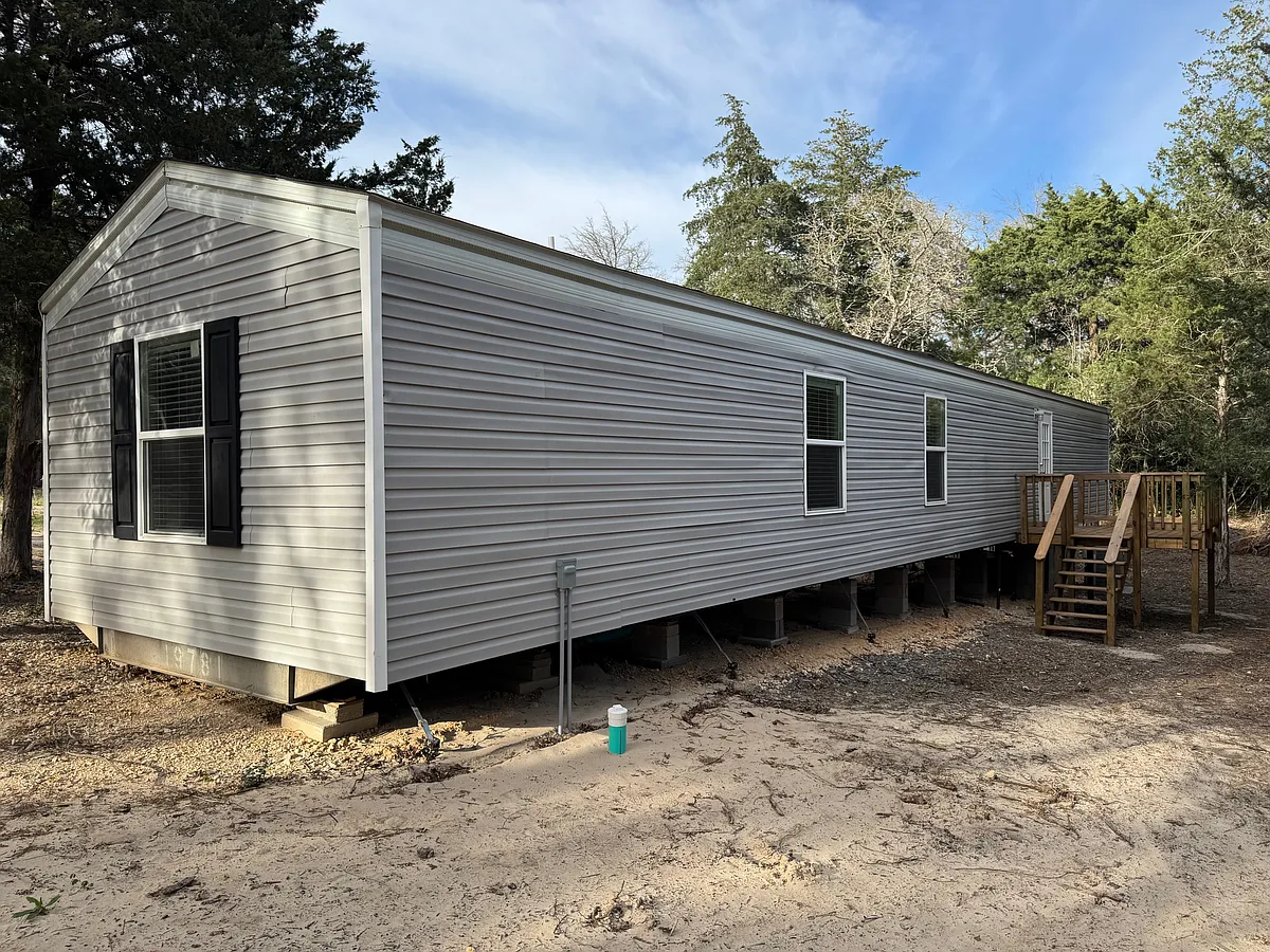 Building Photo - 2508 Elm Dr