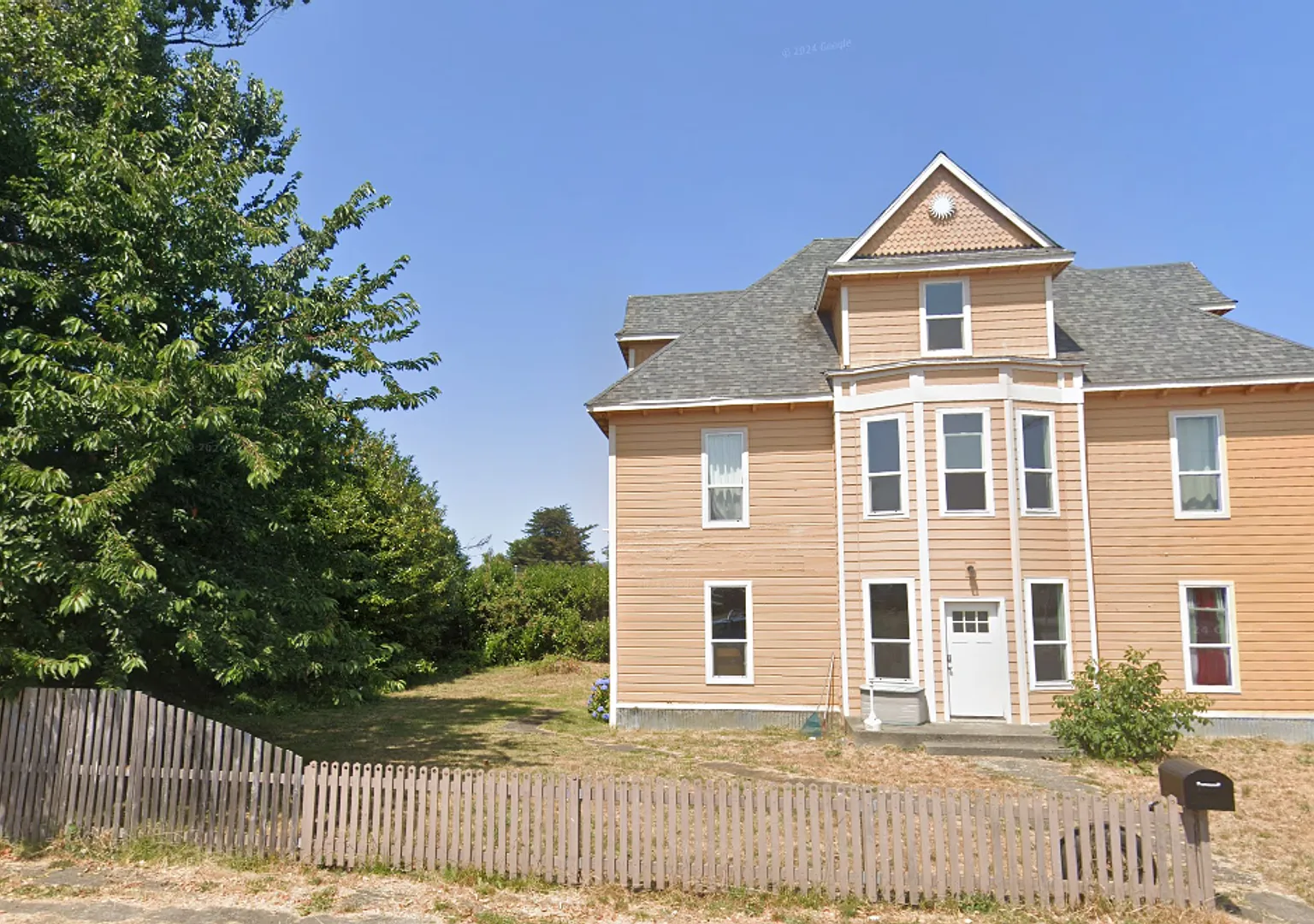 435 Ash St. — Photo 2