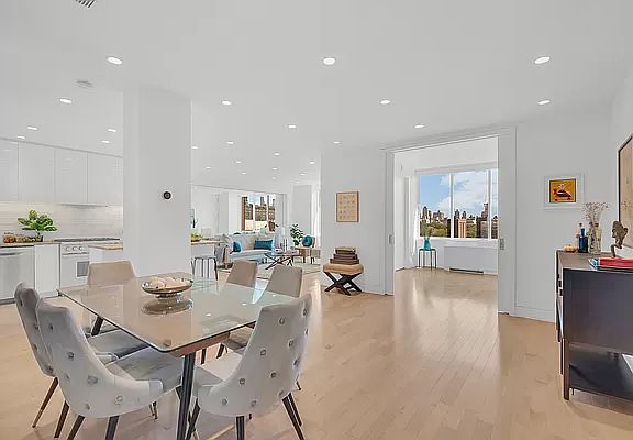 3rd image of 101 W 79th St #10FG