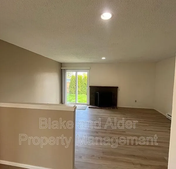 5531 SW Lombard Ave — Photo 7