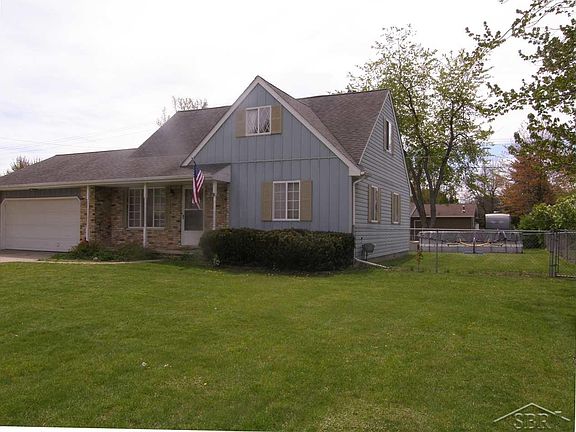 2nd image of 215 Woodlawn Dr