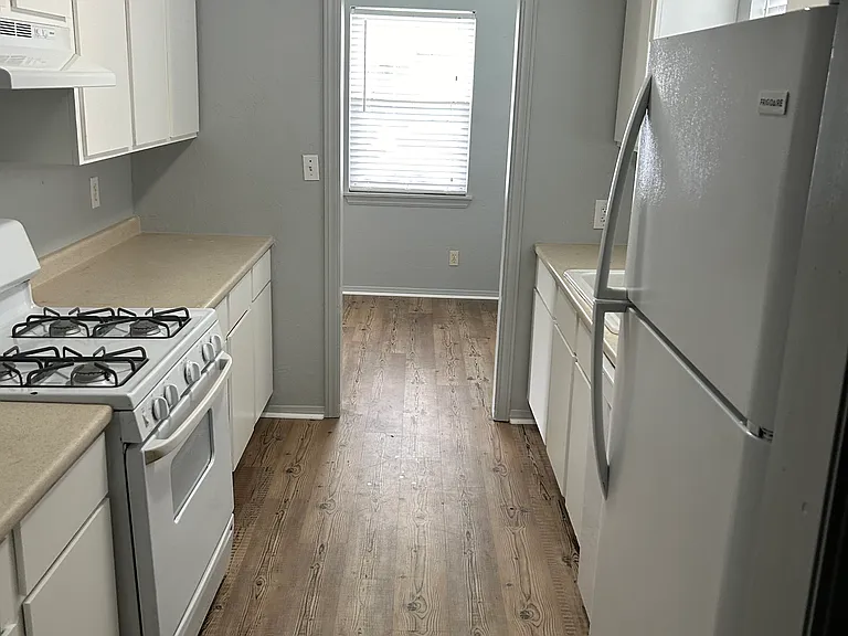 115 E Johnson St — Photo 5