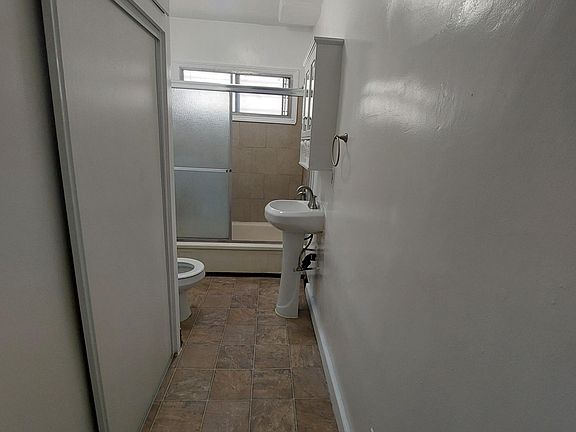 2nd image of 1067 N Saint Andrews Pl APT 6