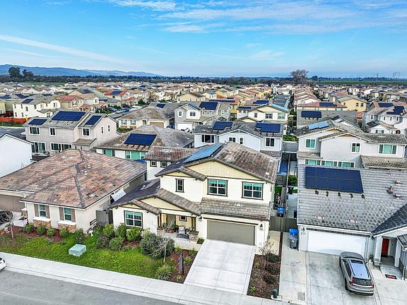 4th image of 612 Periwinkle Drive