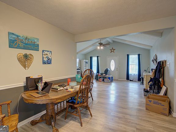 4th image of 10 Eden Dr NW