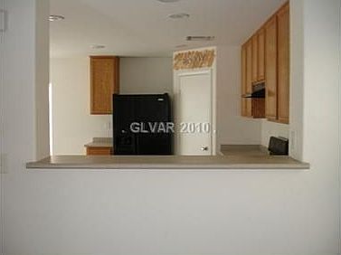 4th image of 692 Shadwell St