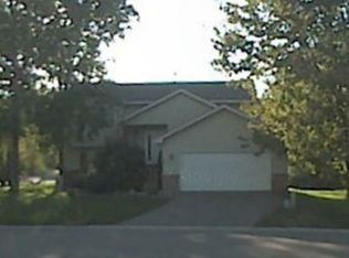 6658 29th Street Pl N, Oakdale, MN 55128