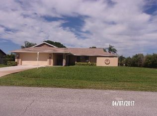 1473 SE Santurce Rd, Port Saint Lucie, FL 34952