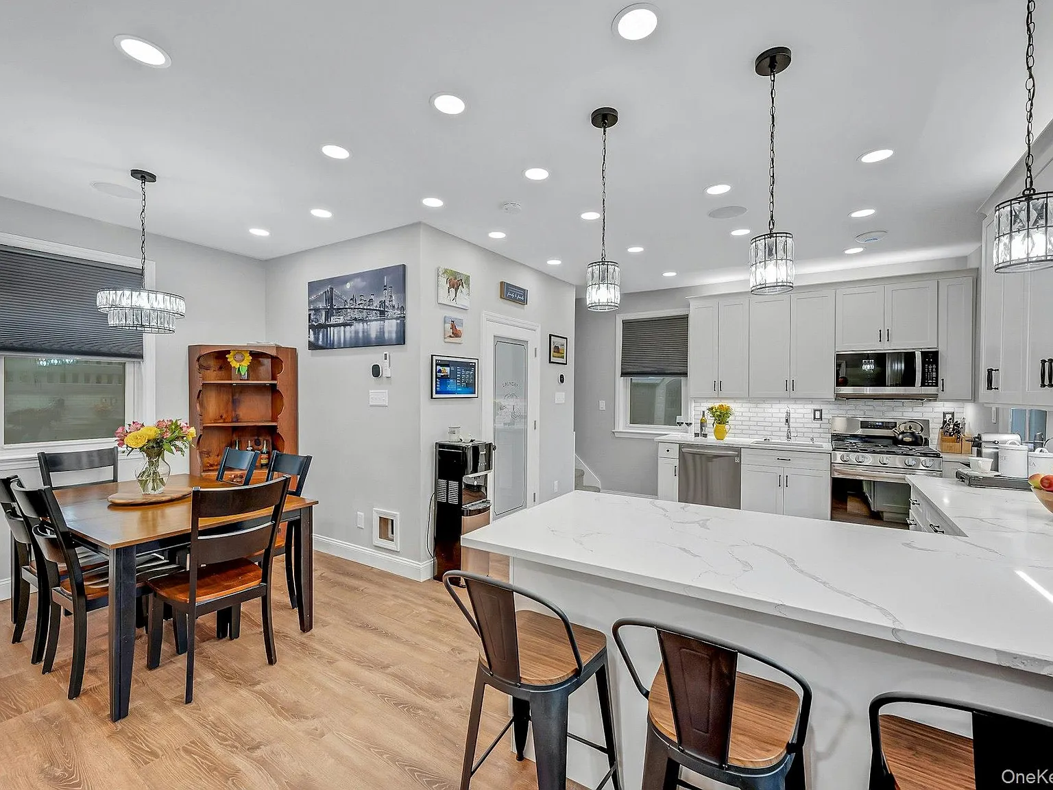 2 bed, 1.0 bath, 1176 sqft, $3,595 — Photo 2