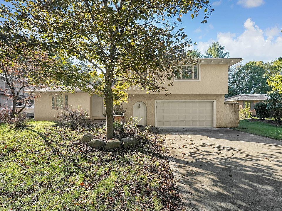 1st image of 145 Nob Hill Dr S