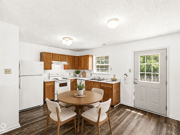 3rd image of 6647 Everbloom Ln