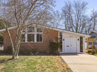 9909 De Paul Dr, Bethesda, MD 20817