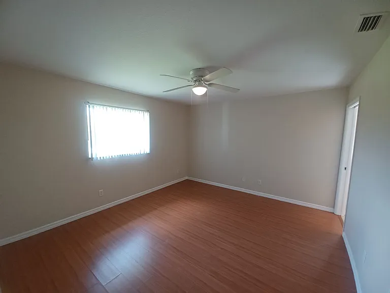 17 NE 16th Pl — Photo 8
