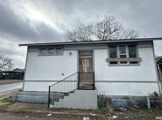 2402 W Martin St, San Antonio, TX 78207