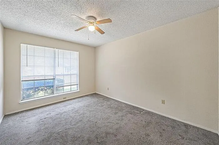 1015 E Yager Ln #84 — Photo 10