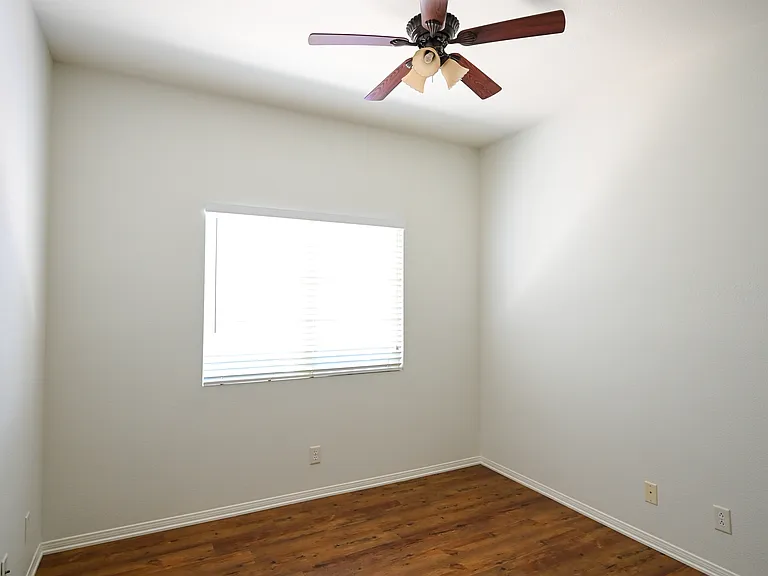 4208 Grandview Dr — Photo 19