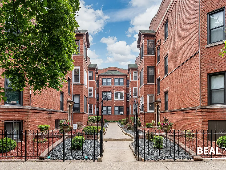 4421-27 N Wolcott Ave