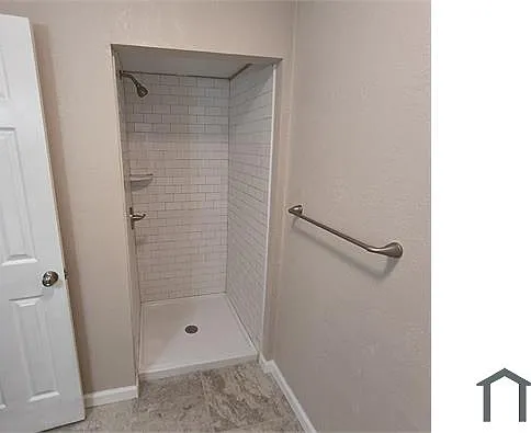 405 W D Ave #A — Photo 11