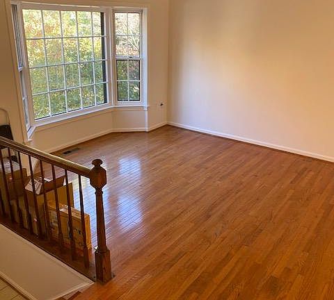 3rd image of 11 Lynn Manor Ct