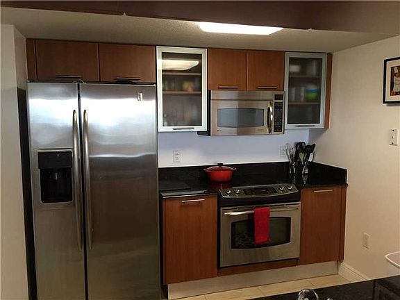 4th image of 1800 N Bayshore Dr APT 4006