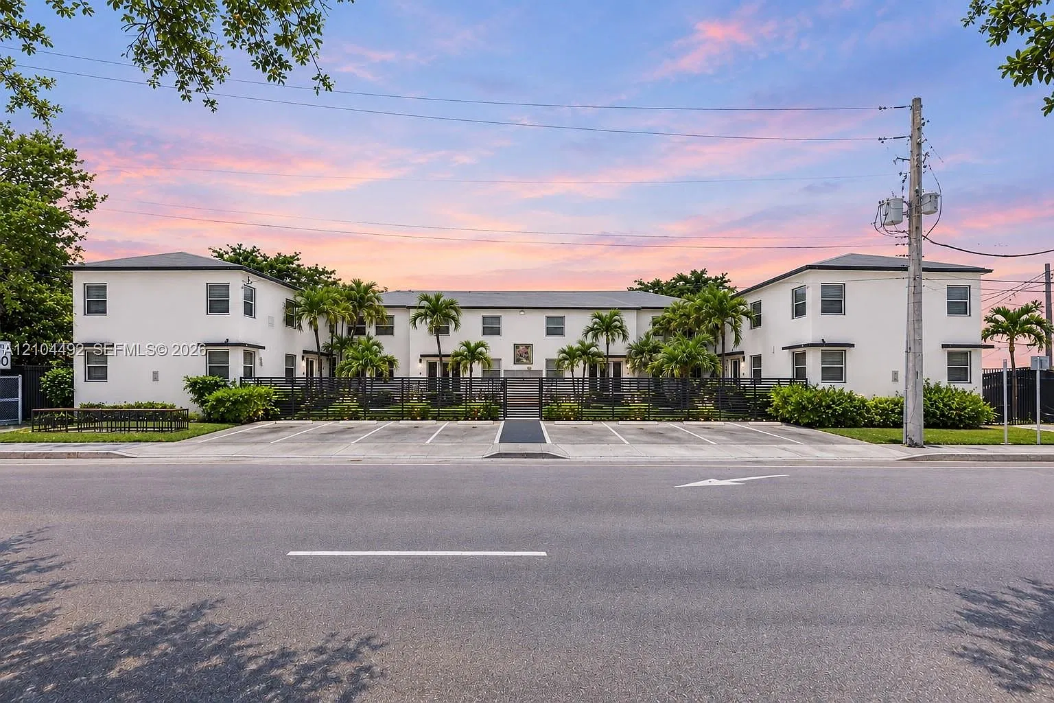 1 bed, 1.0 bath, 780 sqft, $1,680 — Photo 1