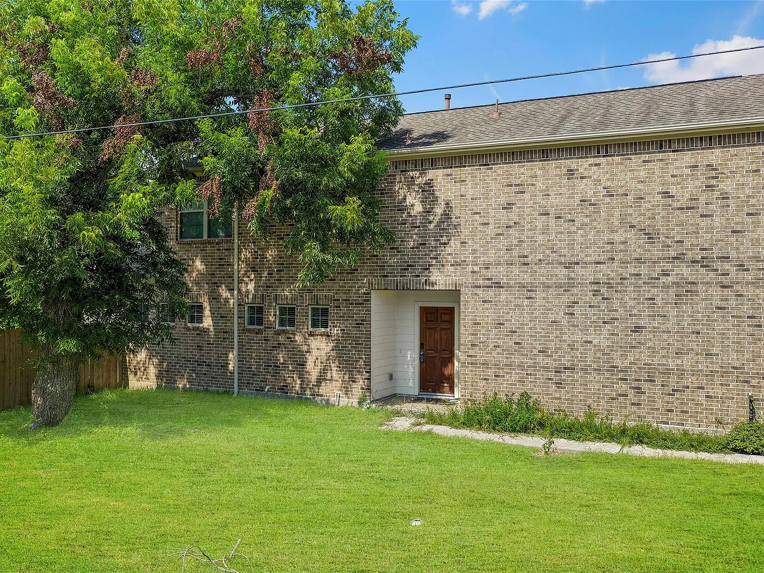 3 bed, 2.5 bath, 1583 sqft, $1,990 — Photo 3