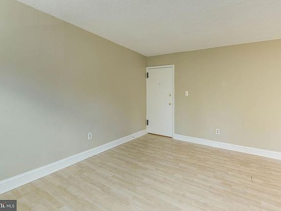 4th image of 2239 Farrington Ave APT 302