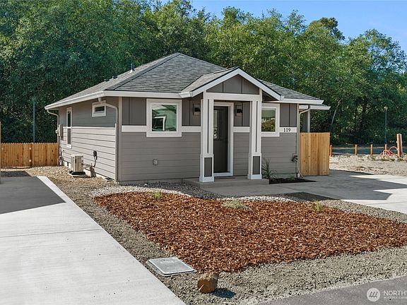 3rd image of 119 7th Street SW