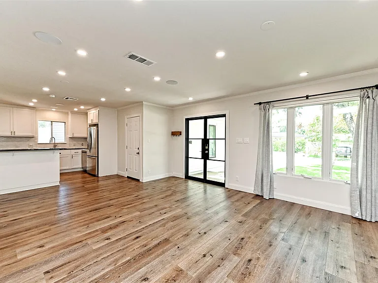 2709 49 1/2 St — Photo 10