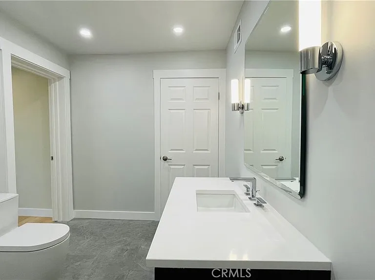2183 Argyle Ave — Photo 16