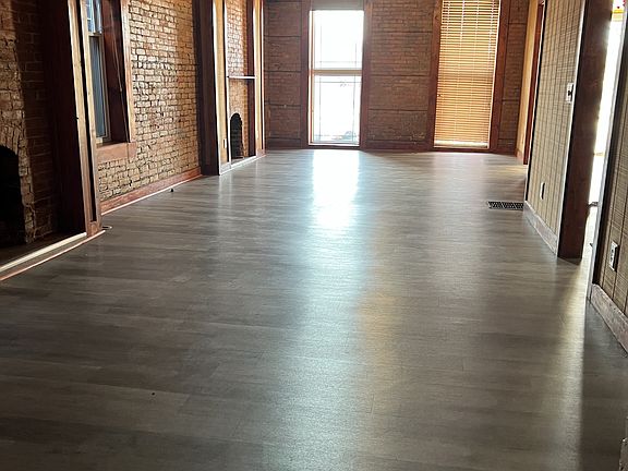 3rd image of 425 Brady St