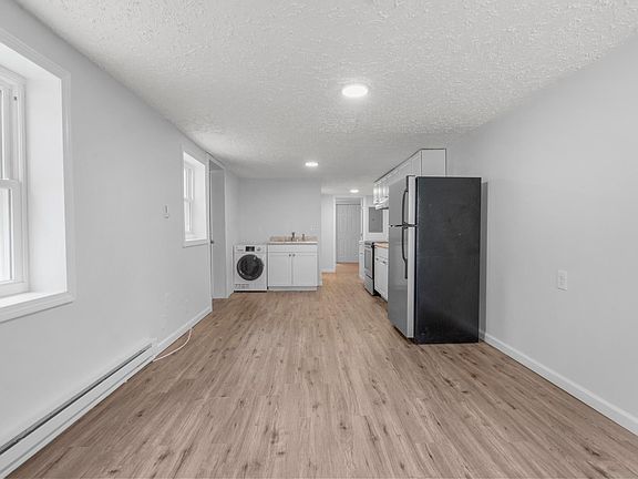 3rd image of 90 Everett St APT 2