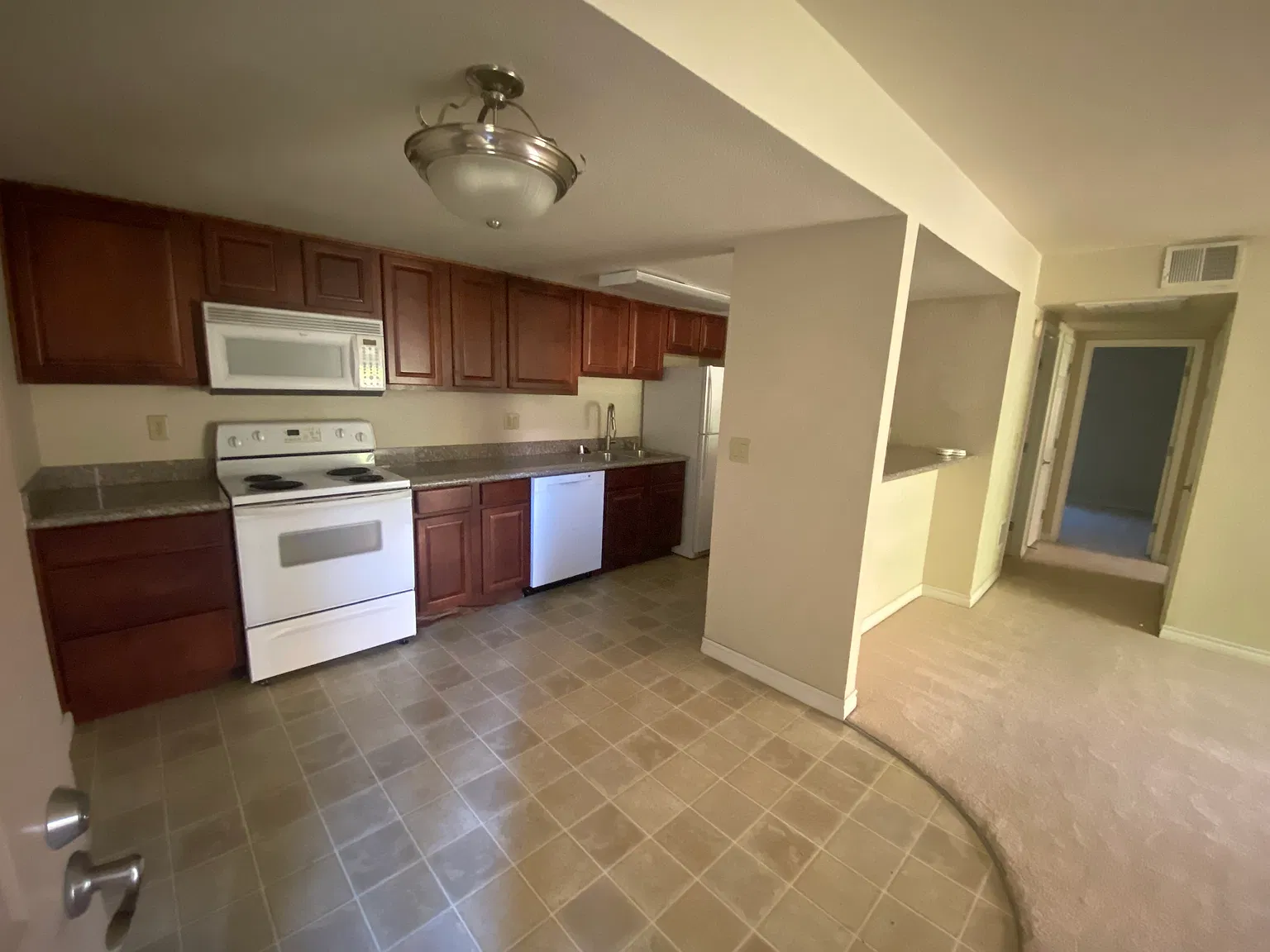 2 bed, 816 sqft, $1,200 — Photo 2