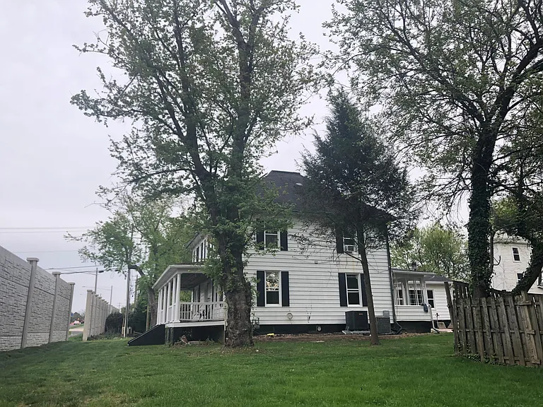 House Exterior/Yard