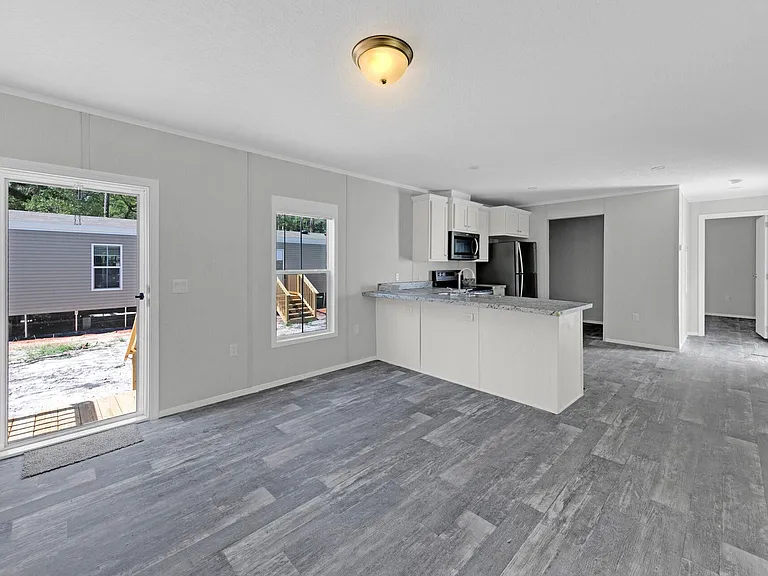 241 E Laurel Ln — Photo 2