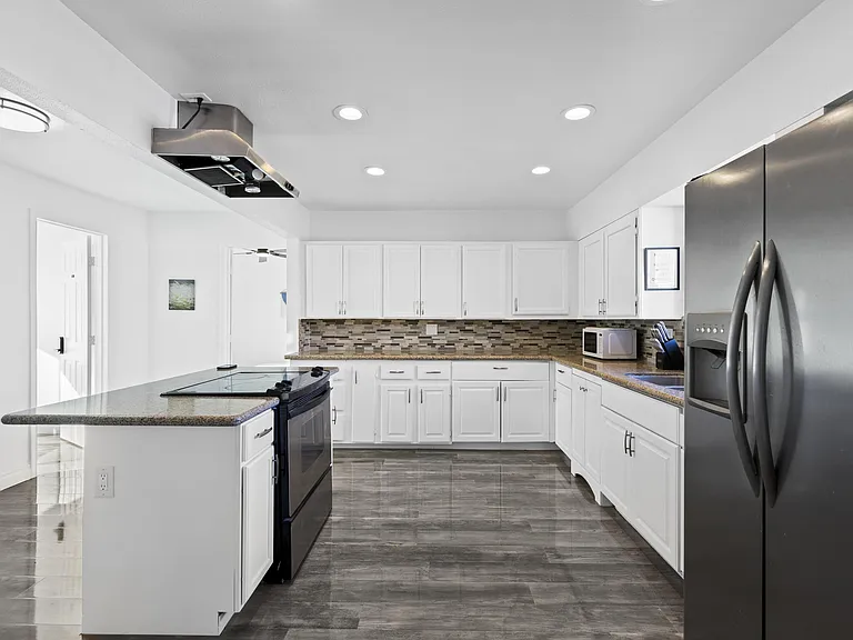 Willowbrook Dr — Photo 3