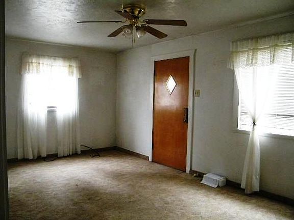 2nd image of 576 N 4th St