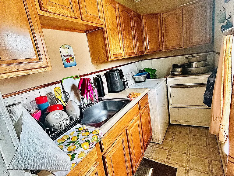 211 Vernon St #1 — Photo 4
