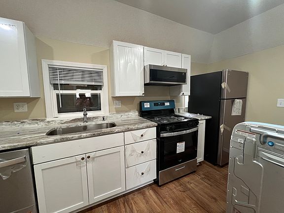 3rd image of 883 Fremont Ave #2