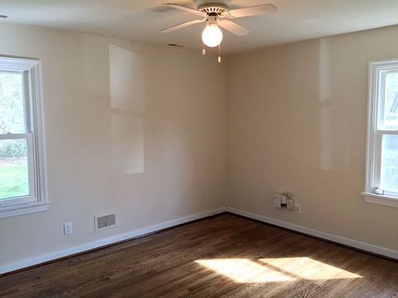 4th image of 925 Barlen Dr