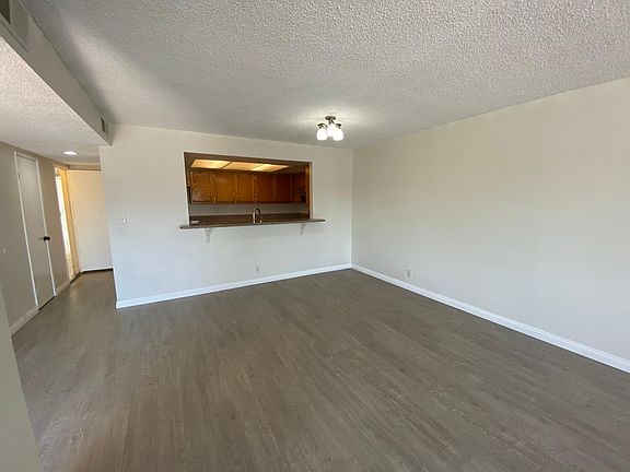 4th image of 731 S Del Mar Ave APT E