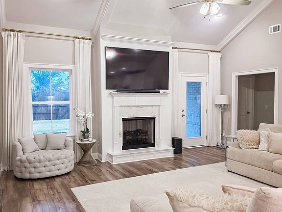 5th image of 104 Lenore Ct