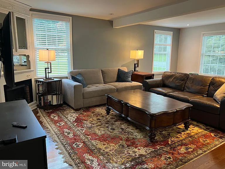 39 Van Leer Ave — Photo 21